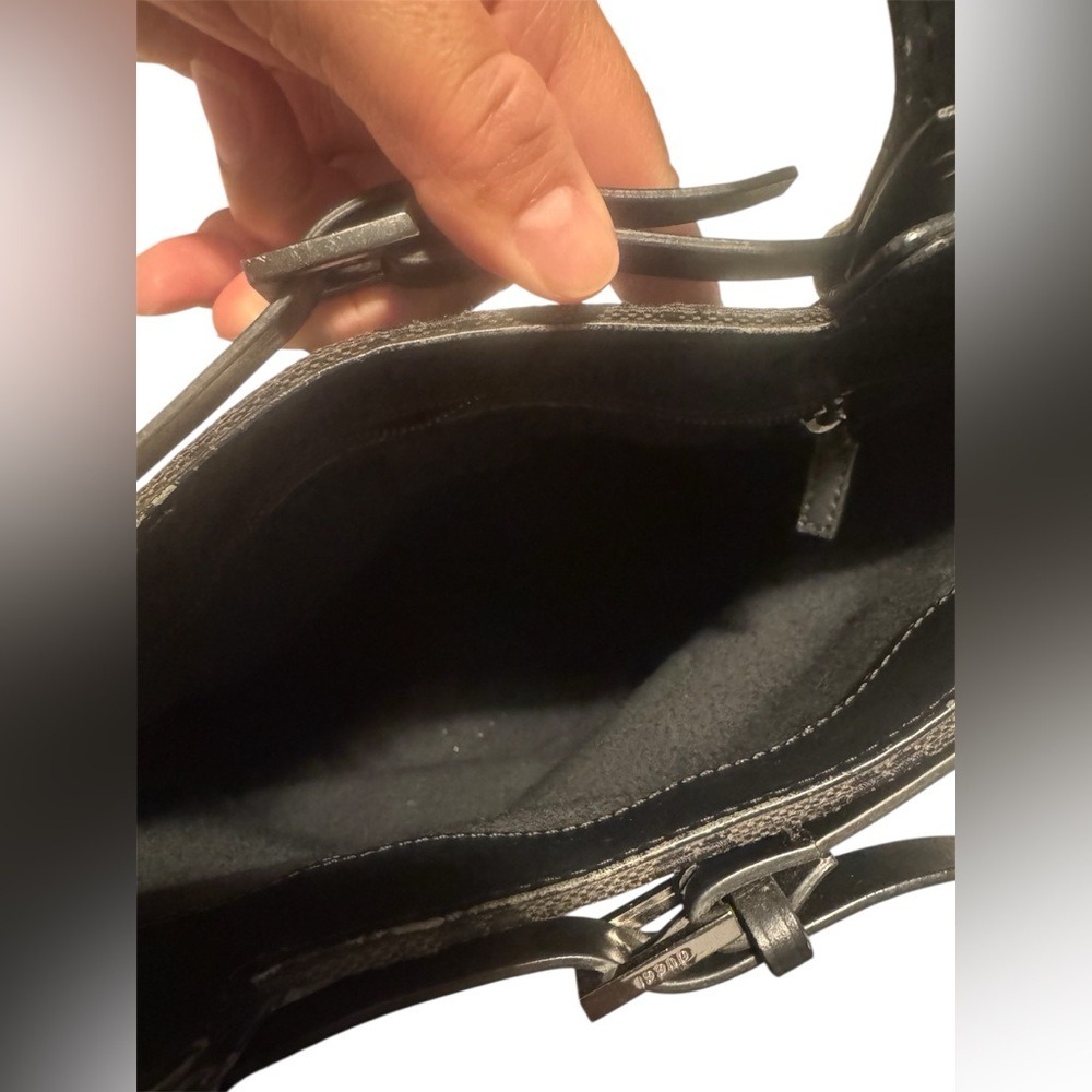 Gucci GG Black Canvas Shoulder Bag - Picture 10 of 11
